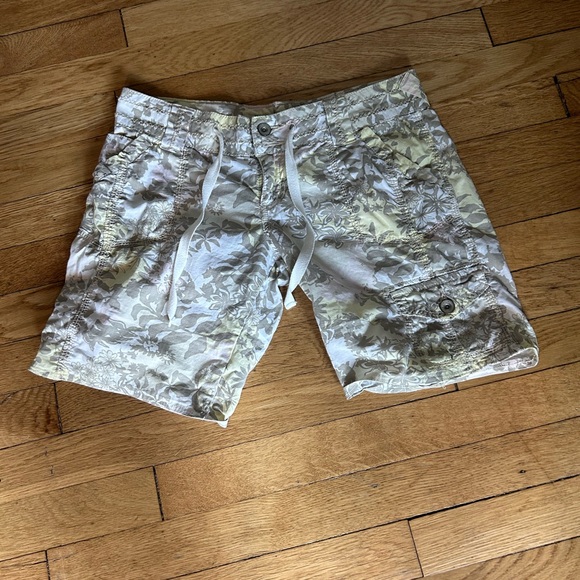 Shorts - Picture 2 of 5